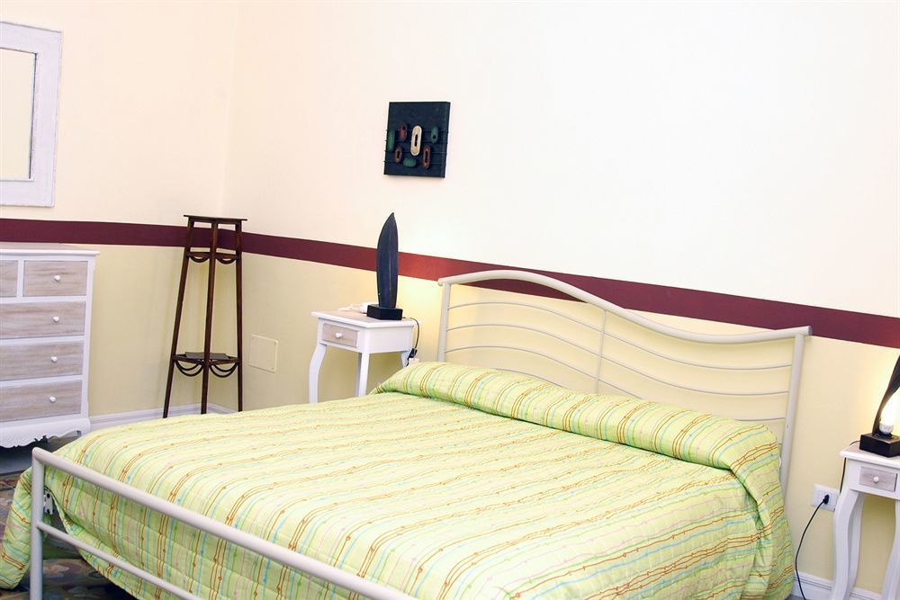 La Naca Della Taranta B&B Галатина Екстериор снимка