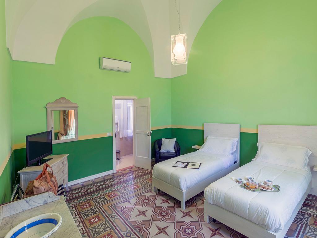 La Naca Della Taranta B&B Галатина Екстериор снимка