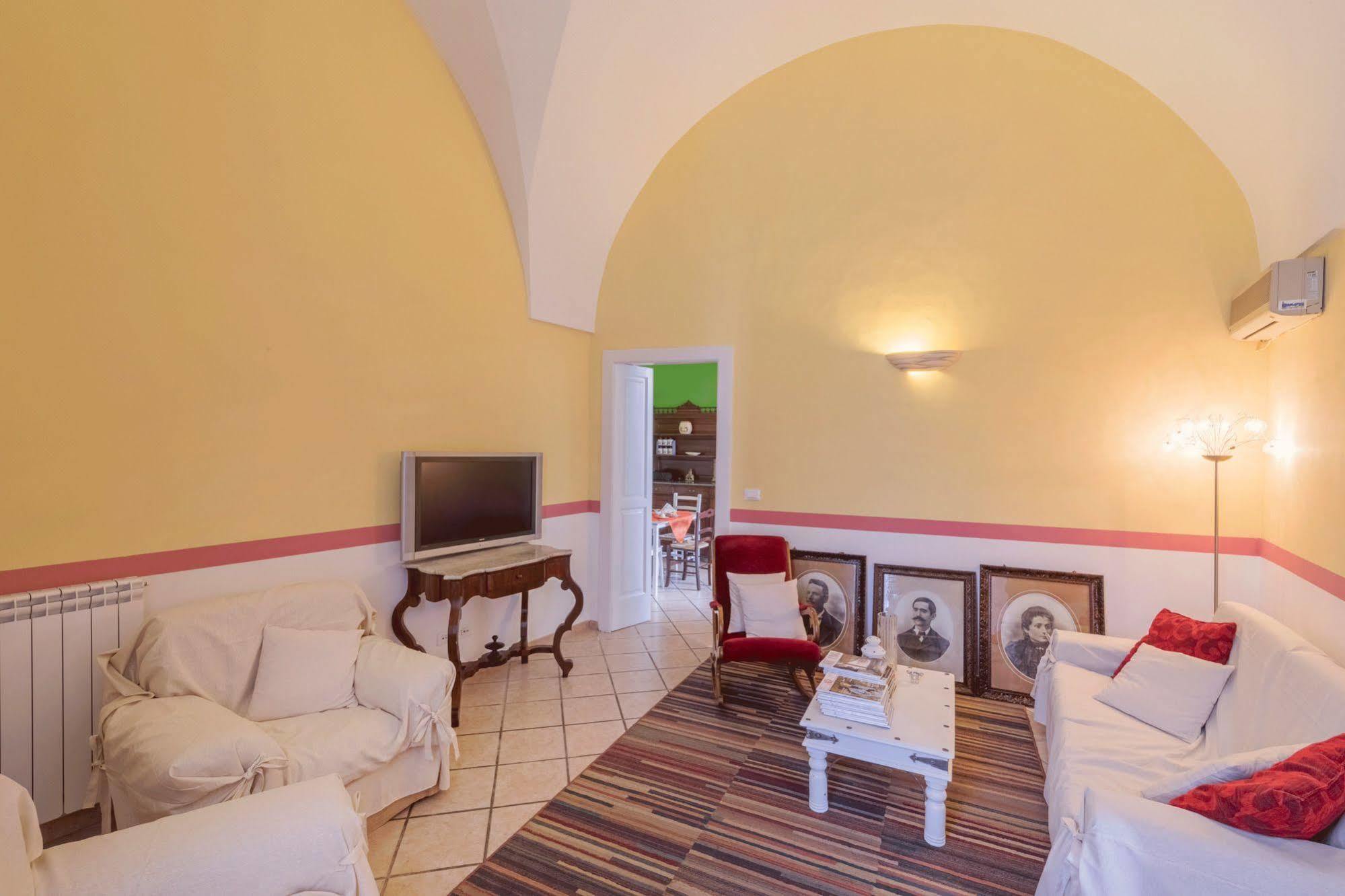 La Naca Della Taranta B&B Галатина Екстериор снимка